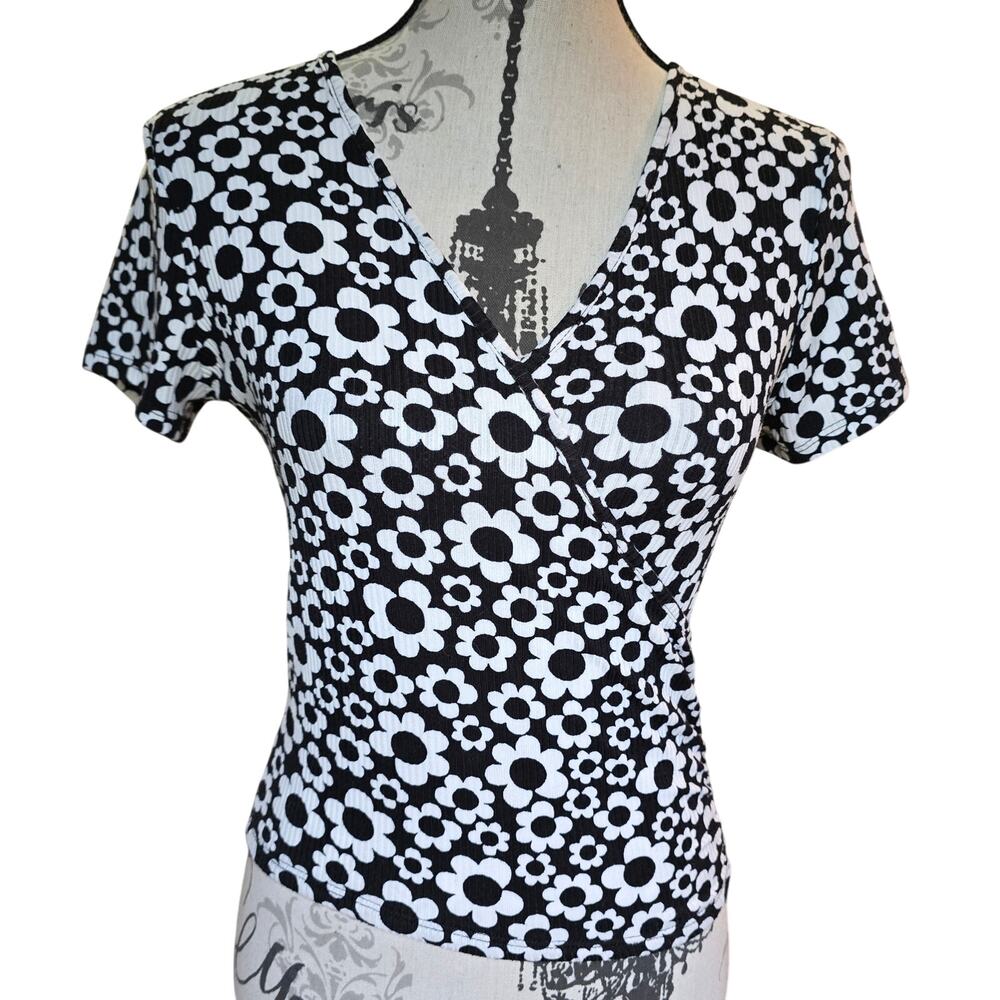 70s Style Rebellious Dreamer Flower Power Crop Top Size M Black and White